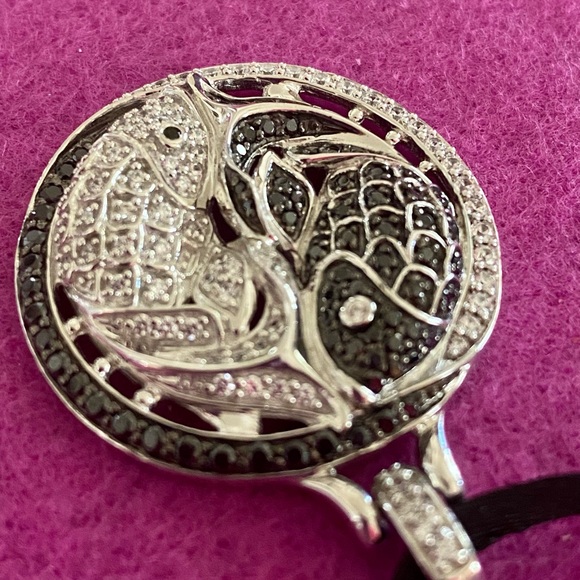 Yin and Yang necklace NIB - Picture 3 of 8